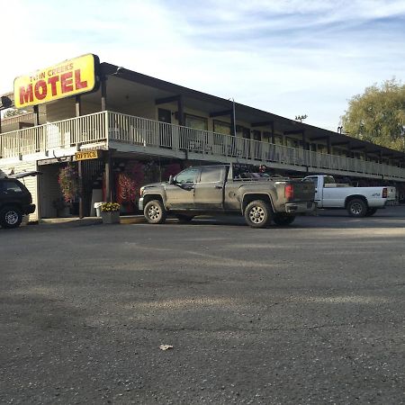 Lumby Twin Creeks Motel المظهر الخارجي الصورة