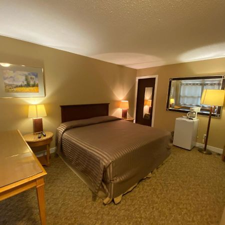 Lumby Twin Creeks Motel المظهر الخارجي الصورة