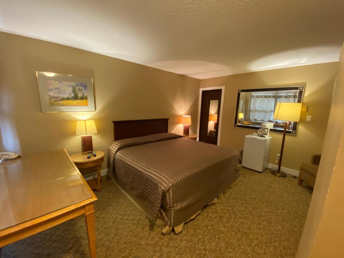 Lumby Twin Creeks Motel المظهر الخارجي الصورة
